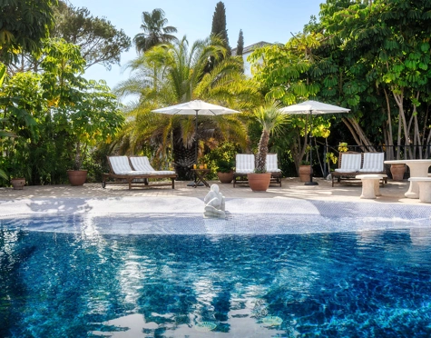 Villa for sale in El Paraiso, Estepona East