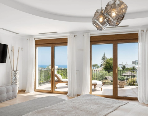 Villa for sale in El Paraiso, Estepona East