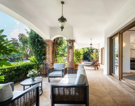 Villa for sale in El Paraiso, Estepona East