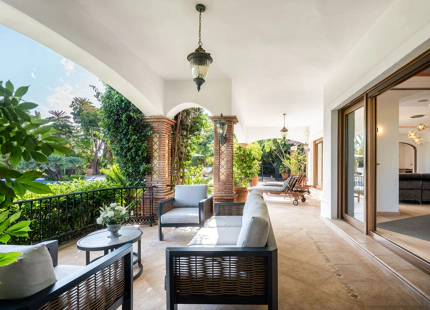 ELEGANT ANDALUSIAN-STYLE LUXURY VILLA IN EL PARAISO ALTO, ESTEPONA