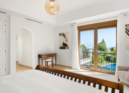 ELEGANT ANDALUSIAN-STYLE LUXURY VILLA IN EL PARAISO ALTO, ESTEPONA