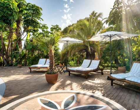 Villa for sale in El Paraiso, Estepona East