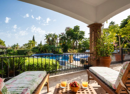 ELEGANT ANDALUSIAN-STYLE LUXURY VILLA IN EL PARAISO ALTO, ESTEPONA