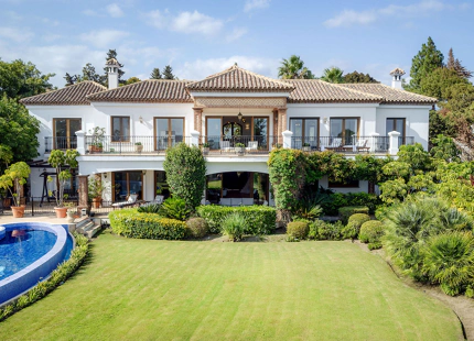 ELEGANT ANDALUSIAN-STYLE LUXURY VILLA IN EL PARAISO ALTO, ESTEPONA