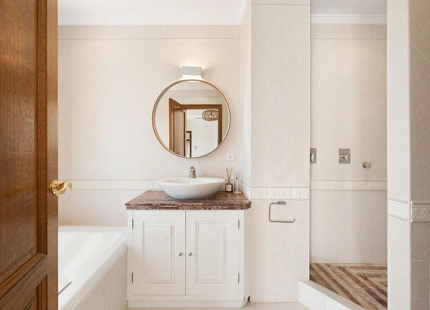 ELEGANT ANDALUSIAN-STYLE LUXURY VILLA IN EL PARAISO ALTO, ESTEPONA