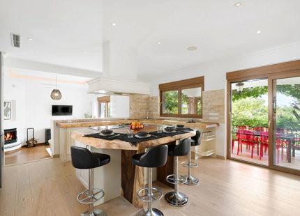 ELEGANT ANDALUSIAN-STYLE LUXURY VILLA IN EL PARAISO ALTO, ESTEPONA