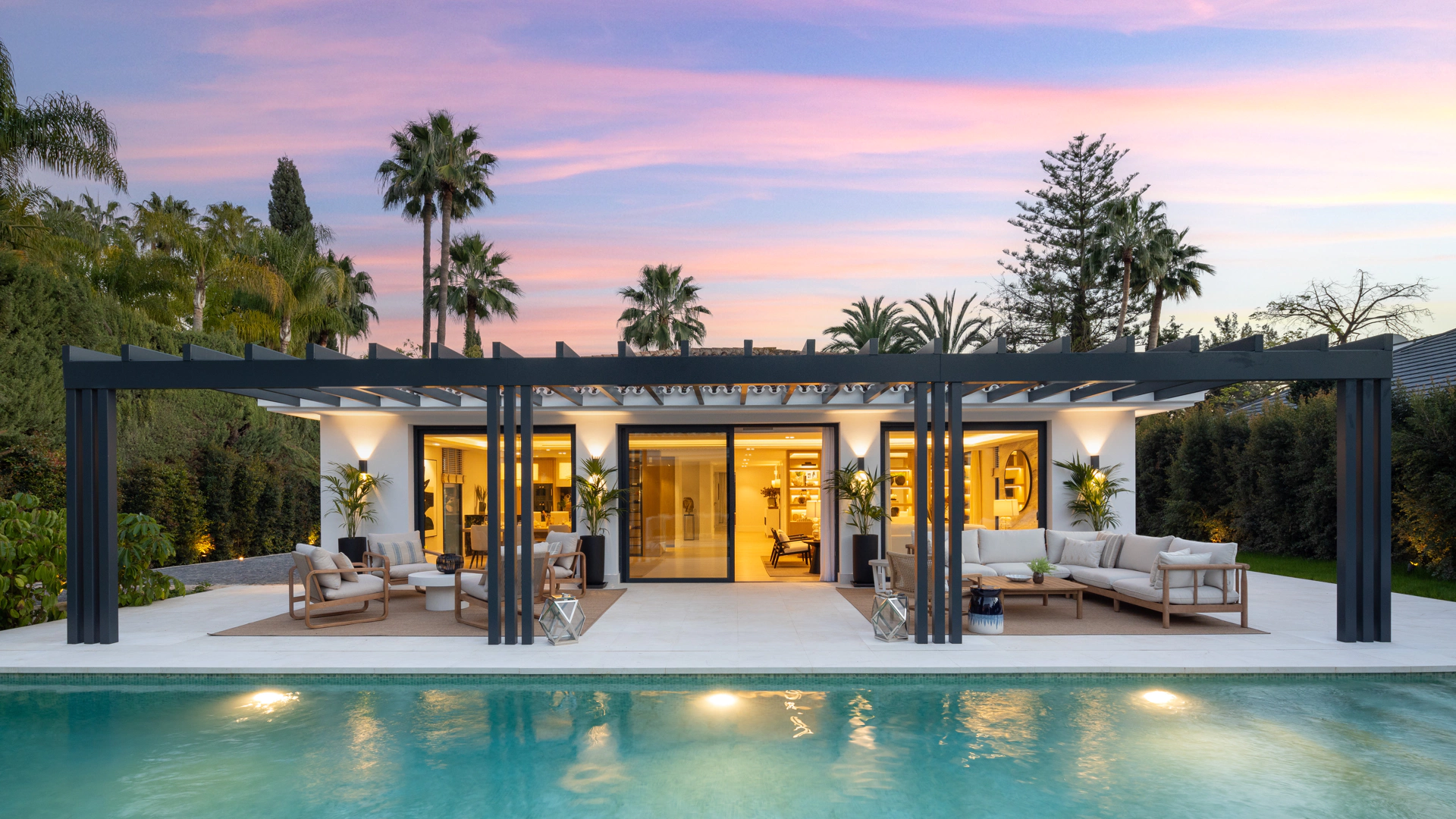 Villa en venta en Nueva Andalucia, Marbella