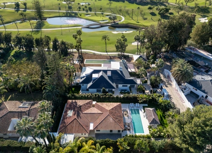 ELEGANTE VILLA MODERNA CERCA DEL CAMPO DE GOLF LAS BRISAS