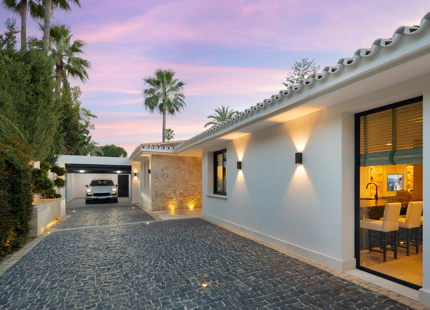 ELEGANTE VILLA MODERNA CERCA DEL CAMPO DE GOLF LAS BRISAS
