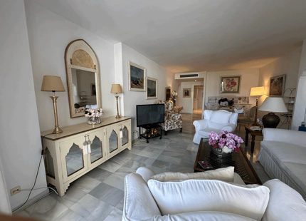 COZY LUXURY SHORT-TERM RENTAL IN ALCAZABA BEACH