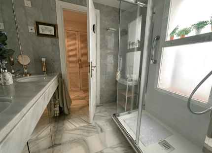 COZY LUXURY SHORT-TERM RENTAL IN ALCAZABA BEACH
