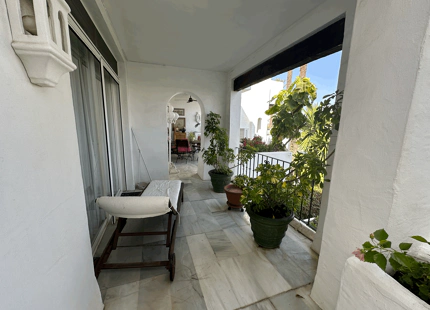 COZY LUXURY SHORT-TERM RENTAL IN ALCAZABA BEACH