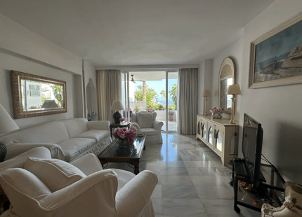COZY LUXURY SHORT-TERM RENTAL IN ALCAZABA BEACH