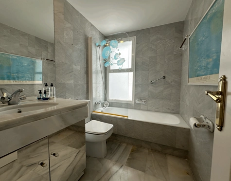 Apartamento en alquiler a corta temporada en Alcazaba Beach, Estepona East
