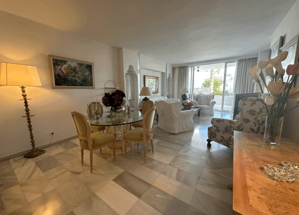 COZY LUXURY SHORT-TERM RENTAL IN ALCAZABA BEACH