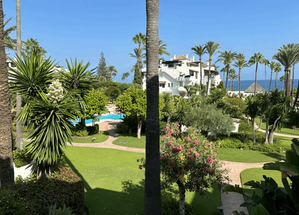 COZY LUXURY SHORT-TERM RENTAL IN ALCAZABA BEACH