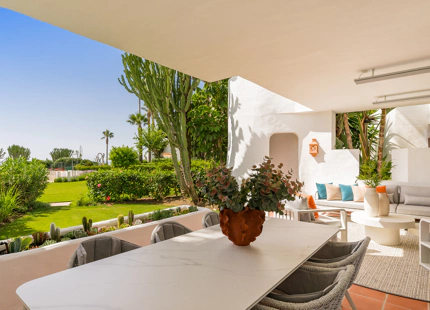 EXQUISITO APARTAMENTO EN PLANTA BAJA ORIENTADO AL SUR CON VISTAS AL MAR
