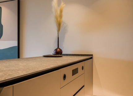 EXQUISITO APARTAMENTO EN PLANTA BAJA ORIENTADO AL SUR CON VISTAS AL MAR