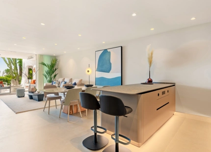 EXQUISITO APARTAMENTO EN PLANTA BAJA ORIENTADO AL SUR CON VISTAS AL MAR