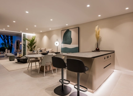 EXQUISITO APARTAMENTO EN PLANTA BAJA ORIENTADO AL SUR CON VISTAS AL MAR