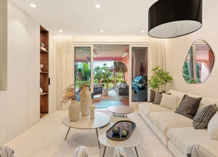 APARTAMENTO DE LUJO EN PLANTA BAJA TOTALMENTE RENOVADO CON VISTAS A JARDINES