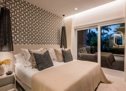 APARTAMENTO DE LUJO EN PLANTA BAJA TOTALMENTE RENOVADO CON VISTAS A JARDINES