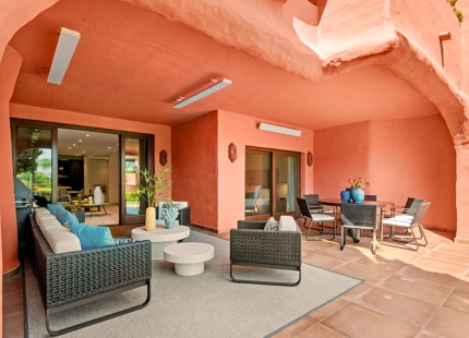 APARTAMENTO DE LUJO EN PLANTA BAJA TOTALMENTE RENOVADO CON VISTAS A JARDINES