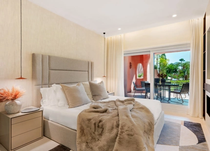 APARTAMENTO DE LUJO EN PLANTA BAJA TOTALMENTE RENOVADO CON VISTAS A JARDINES