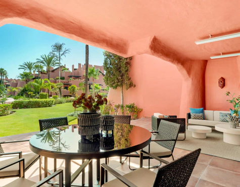 ELEGANTLY RENOVATED LUXURY GROUND FLOOR APARTMENT WITH GARDEN VIEWS