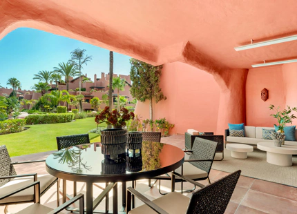 APARTAMENTO DE LUJO EN PLANTA BAJA TOTALMENTE RENOVADO CON VISTAS A JARDINES