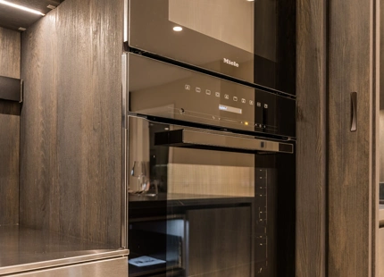 APARTAMENTO DE LUJO EN PLANTA BAJA TOTALMENTE RENOVADO CON VISTAS A JARDINES