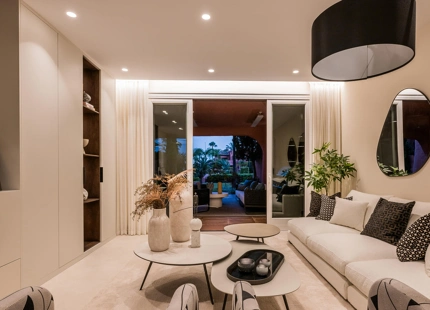 APARTAMENTO DE LUJO EN PLANTA BAJA TOTALMENTE RENOVADO CON VISTAS A JARDINES