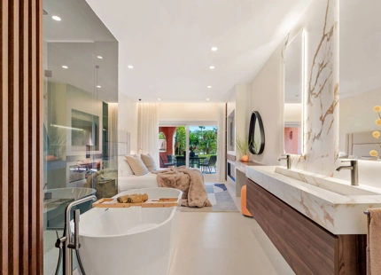 APARTAMENTO DE LUJO EN PLANTA BAJA TOTALMENTE RENOVADO CON VISTAS A JARDINES