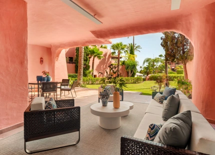APARTAMENTO DE LUJO EN PLANTA BAJA TOTALMENTE RENOVADO CON VISTAS A JARDINES