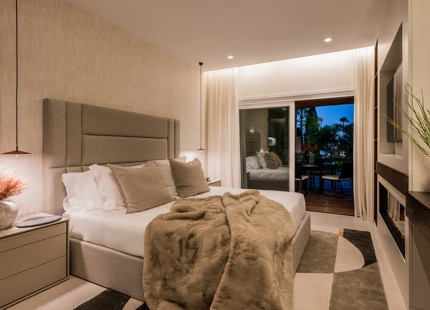 APARTAMENTO DE LUJO EN PLANTA BAJA TOTALMENTE RENOVADO CON VISTAS A JARDINES