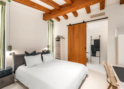 EXCEPCIONAL VILLA EN PRIMERA LÍNEA DE GOLF CON VISTAS PANORÁMICAS EN NUEVA ANDALUCÍA