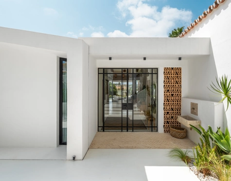 Villa for sale in Nueva Andalucia, Marbella