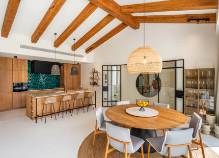 EXCEPCIONAL VILLA EN PRIMERA LÍNEA DE GOLF CON VISTAS PANORÁMICAS EN NUEVA ANDALUCÍA