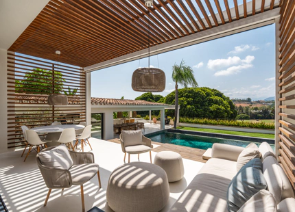 EXCEPCIONAL VILLA EN PRIMERA LÍNEA DE GOLF CON VISTAS PANORÁMICAS EN NUEVA ANDALUCÍA