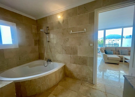 CHARMING DUPLEX PENTHOUSE IN THE HEART OF PUERTO BANUS