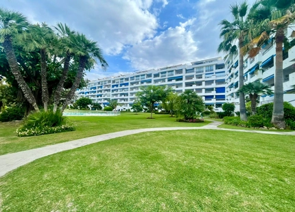 CHARMING DUPLEX PENTHOUSE IN THE HEART OF PUERTO BANUS