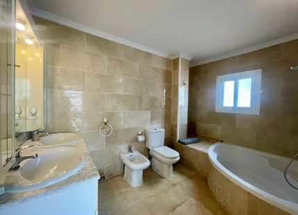 CHARMING DUPLEX PENTHOUSE IN THE HEART OF PUERTO BANUS