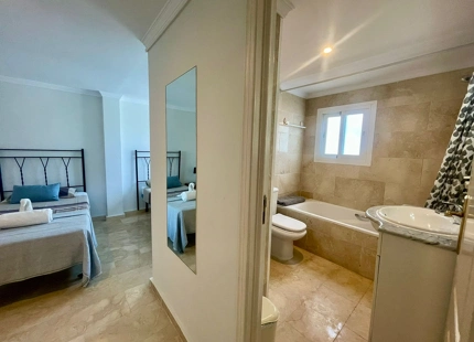 CHARMING DUPLEX PENTHOUSE IN THE HEART OF PUERTO BANUS