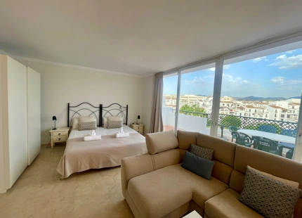 CHARMING DUPLEX PENTHOUSE IN THE HEART OF PUERTO BANUS
