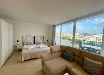 CHARMING DUPLEX PENTHOUSE IN THE HEART OF PUERTO BANUS
