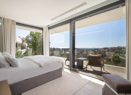 LUXURY VILLA IN NUEVA ANDALUCÍA WITH SPECTACULAR VIEWS