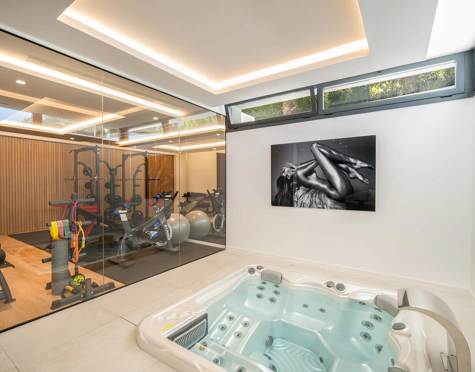 Villa for sale in Nueva Andalucia, Marbella