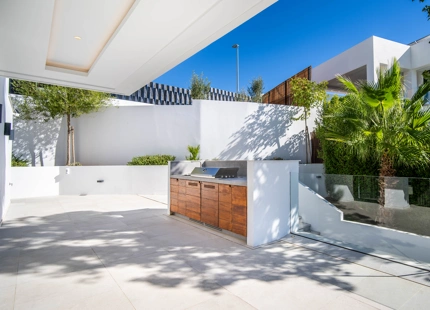 LUXURY VILLA IN NUEVA ANDALUCÍA WITH SPECTACULAR VIEWS
