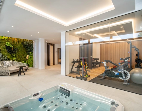 Villa for sale in Nueva Andalucia, Marbella