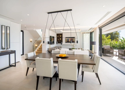LUXURY VILLA IN NUEVA ANDALUCÍA WITH SPECTACULAR VIEWS